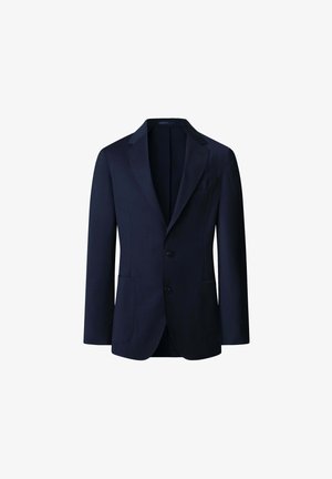 Tummansininen bleiseri, joka on valmistettu sileästä kankaasta. Siinä on viisto kaulus, kaksinappinen sulkeminen ja kaksi etutaskua, sekä muotoiltu istuvuus.