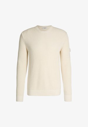 Crèmekleurige gebreide trui met een getextureerd oppervlak, geribbelde manchetten en zoom, en een ronde halslijn. Heeft een klein merklabel op de mouw.