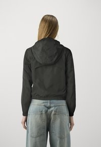 JDY JDYNEWREACH HOOD - Giacca leggera - black
