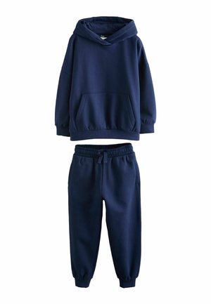 Tumesinine kapuutsiga dressipluus esikotiga ja sobivate tumesiniste elastse vöö ja varrukatega dressipükste komplekt.