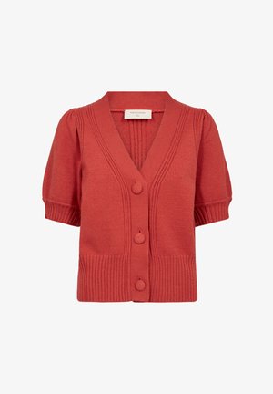 Rode gebreide cardigan met korte pofmouwen, V-hals, geribde zoom en drie knopen aan de voorkant. Textuurpatroon langs de halslijn en voorkant.