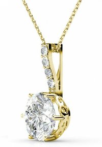 Collana d'oro con un grande ciondolo a forma di diamante rotondo, caratterizzato da diamanti più piccoli sulla sospensione e dettagli intricati nella lavorazione del metallo.