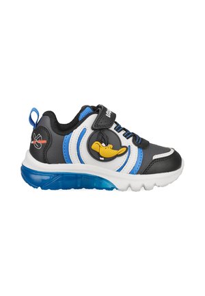 Schwarzer und blauer Kindersneaker mit weißen Akzenten, mit einem gelben Comic-Entengesicht und Klettverschluss vor weißem Hintergrund.