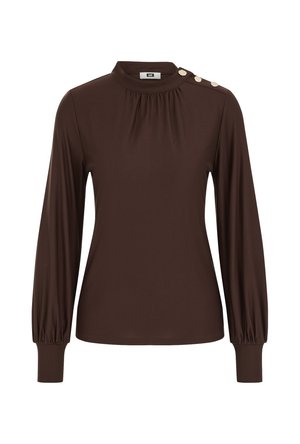 Maglia marrone a maniche lunghe in tessuto liscio, con collo alto, dettaglio arricciato e tre bottoni decorativi sulla spalla.