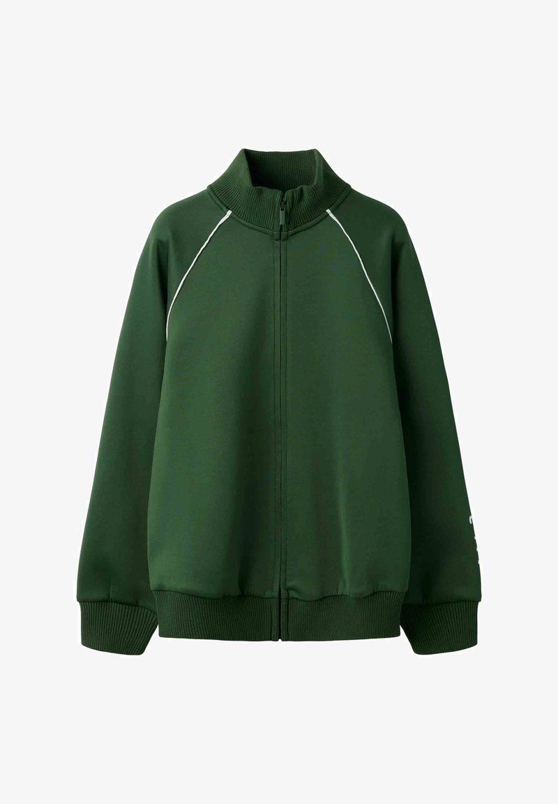 Ciemnozielona kurtka na zamek z prążkowanym kołnierzem, mankietami i dołem, z białym wykończeniem wzdłuż szwów na ramionach.