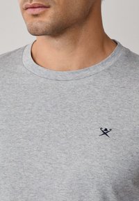 Hackett London Jednoduché tričko - light grey marl