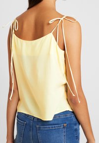NA-KD Top - light yellow