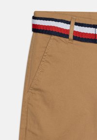 Tommy Hilfiger BELTED - Šortky - classic khaki