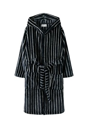 Zwarte badjas met capuchon en witte verticale strepen, twee voorzakken, een strikceintuur en lange mouwen, gemaakt van zachte pluche stof.