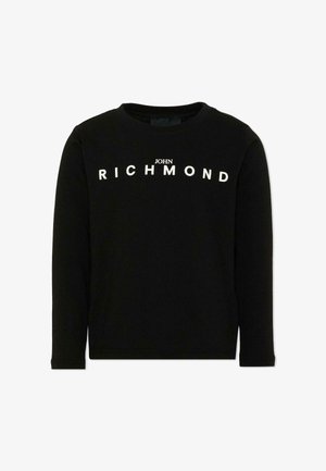 Zwart shirt met lange mouwen met witte tekst "JOHN RICHMOND" in hoofdletters gebogen over de borst.