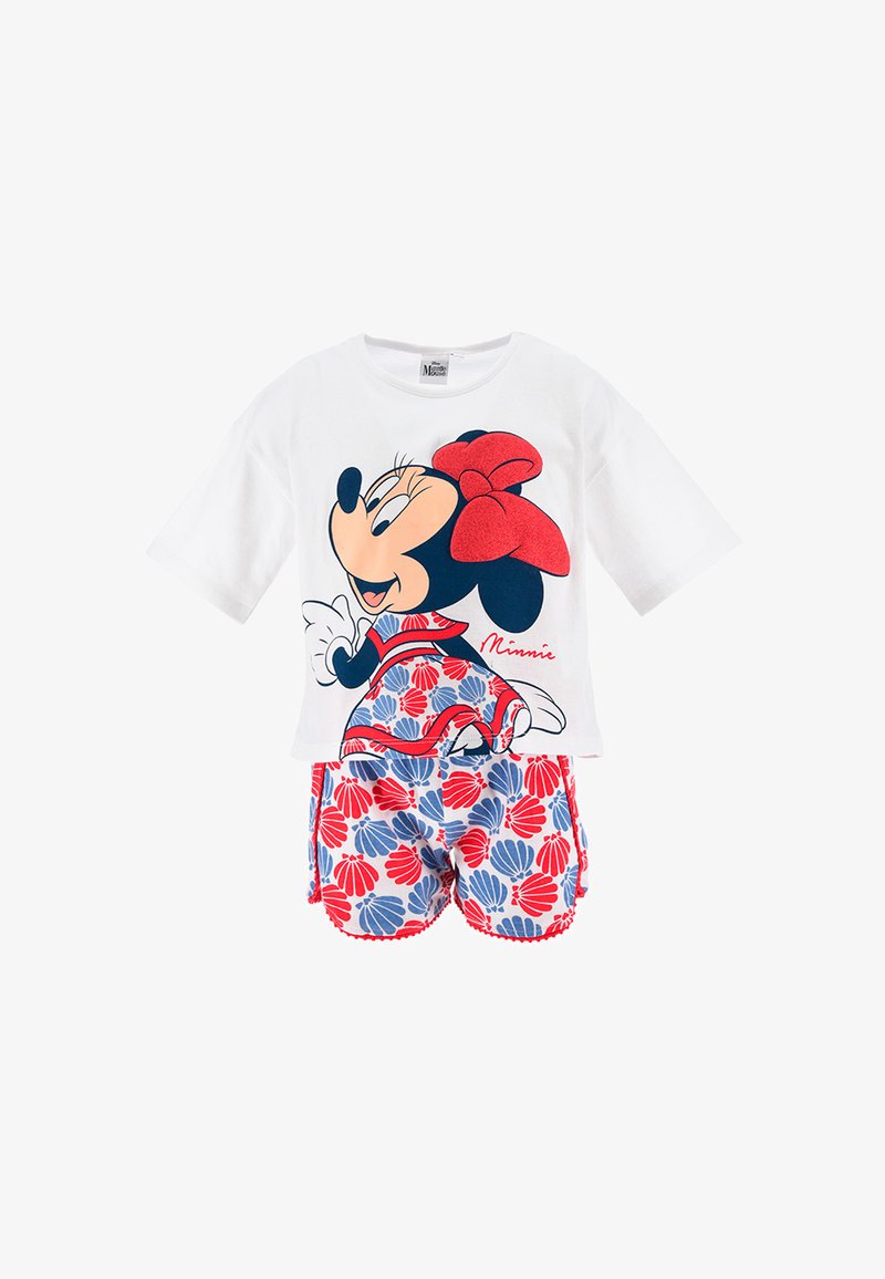 Conjunto de pijama con el tema de Minnie Mouse que incluye una camiseta de manga corta blanca con un estampado gráfico, combinada con pantalones cortos rojos y azules con un patrón de conchas.