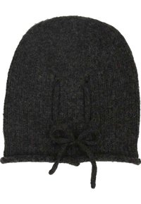 Beanie lavorato a maglia di colore grigio scuro con una finitura texture, dotato di un cordino di chiusura e un orlo arrotolato nella parte inferiore.