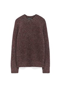 Sweter z dzianiny w ciemnym burgundzie, o teksturowanym wykończeniu, okrągłym dekolcie i ściągaczach. Posiada luźny krój i jednolitą konstrukcję.