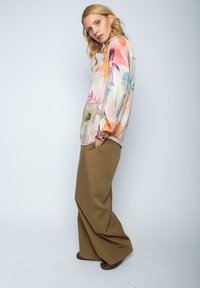 Emily van den Bergh - Bluzka