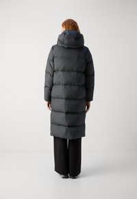 Marc O'Polo PUFFER COAT WITH HOOD SIDE SLITS WITH ZIPPER WELT POCKETS BACKPACK BELTS - Dūnu mētelis - light graphite