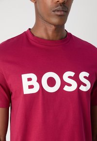 BOSS THINKING - Camiseta estampada - open red