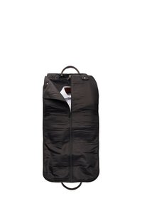 Svart klädbag med dragkedja, prydd med ett brunt läderhandtag, och som har en vit skjorta hängande på en galge inuti.