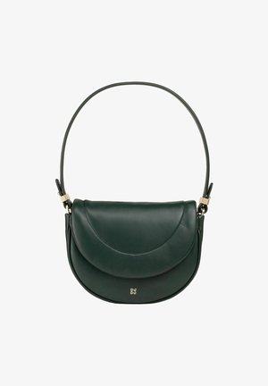 Bolso de cuero verde oscuro para hombro con un diseño de solapa curva, que presenta una sola asa y sutiles detalles en hardware dorado.