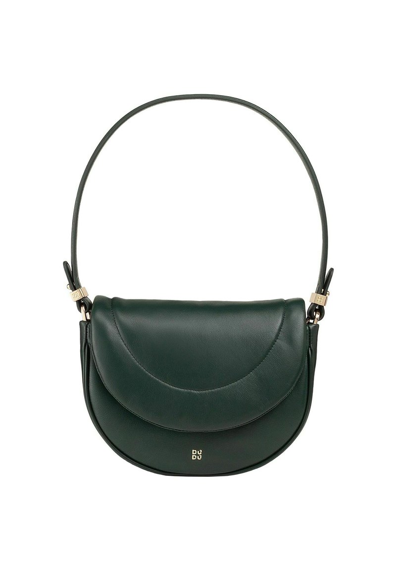 Borsa a spalla a mezzaluna in pelle verde scuro con patta curva e tracolla corta, caratterizzata da piccoli dettagli in metallo dorato.