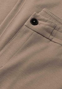 hessnatur REGULAR - Broek - lehm