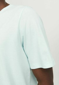 Jack & Jones JJEPAULOS TEE CREW NECK NOOS - Jednoduché tričko - soothing sea