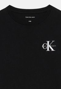 Calvin Klein Jeans CHEST MONOLOGO UNISEX - Ilgarankovis viršutinės dalies drabužis - black