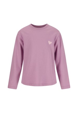 Chemise mauve à manches longues et col rond, avec un petit cœur rose clair sur le côté gauche de la poitrine, design simple et texture subtilement tachetée.