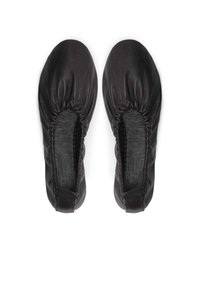 Chaussures noires en cuir à enfiler avec des ouvertures élastiques, texture lisse, bouts arrondis et un design minimaliste. Doublure intérieure douce pour le confort.