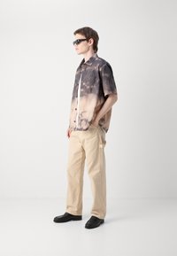 HUGO ERATINO - Marškiniai - medium brown