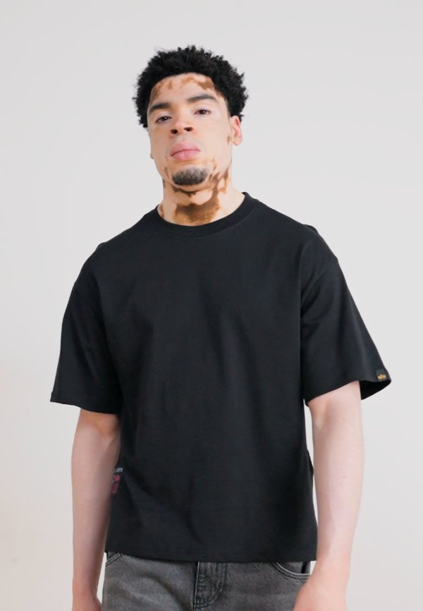 ALOHA  - Print T-shirt2