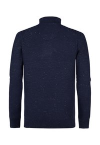 Pull en tricot bleu marine avec un col montant, tissu texturé et accents mouchetés. Présente des poignets et un ourlet ajustés.
