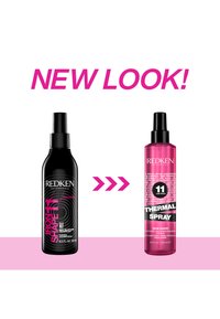 Redken Iron Shape 11 spray in een zwarte fles en Redken Thermal Spray in een roze fles, beide met spuitmonden en etiketten die het gebruik beschrijven.