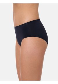 Mutande nere a vita alta con una finitura liscia, design minimalista e bordi senza cuciture, caratterizzate da un taglio con copertura moderata.