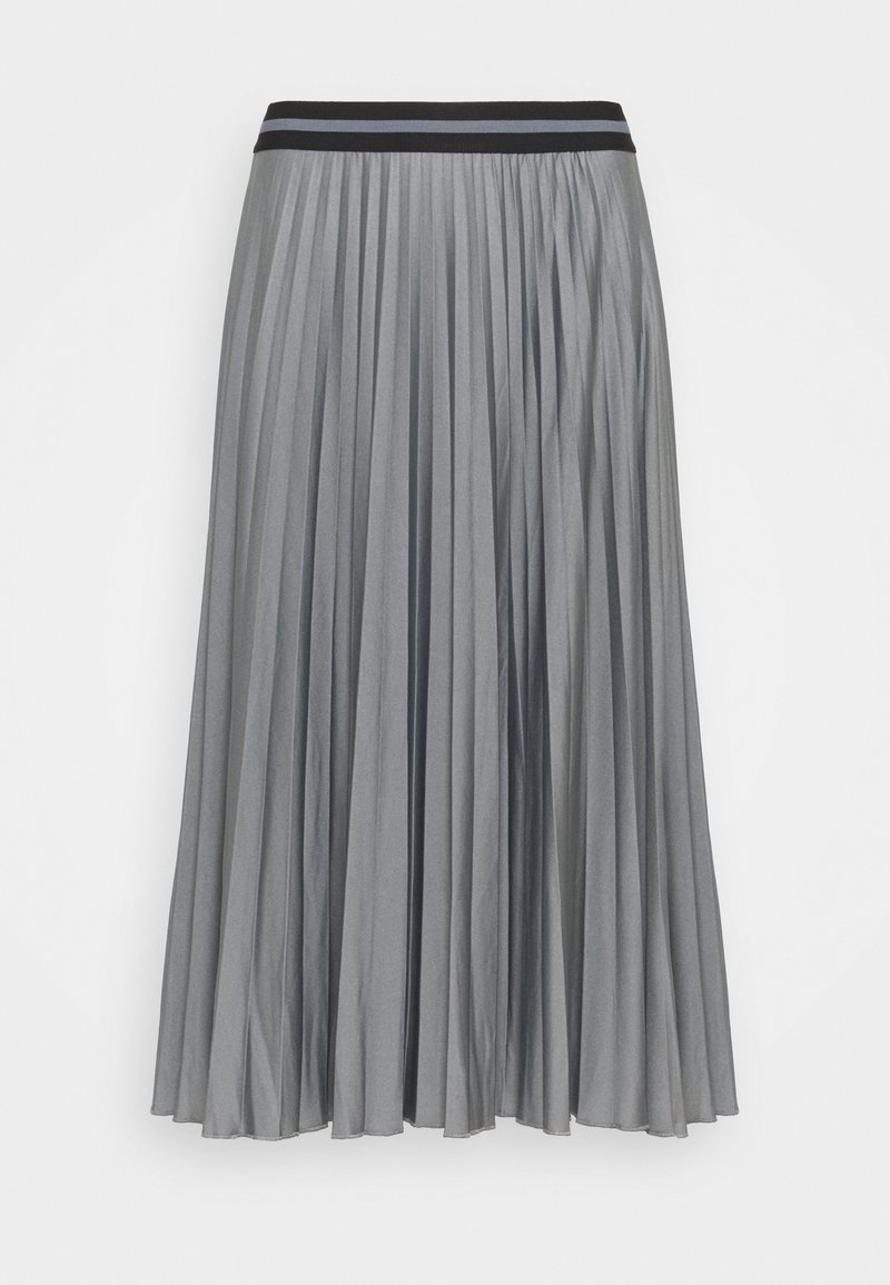 Jupe midi plissée en gris clair, fabriquée dans un matériau brillant. Présente une taille noire avec des rayures bleues, avec des plis uniformément espacés.