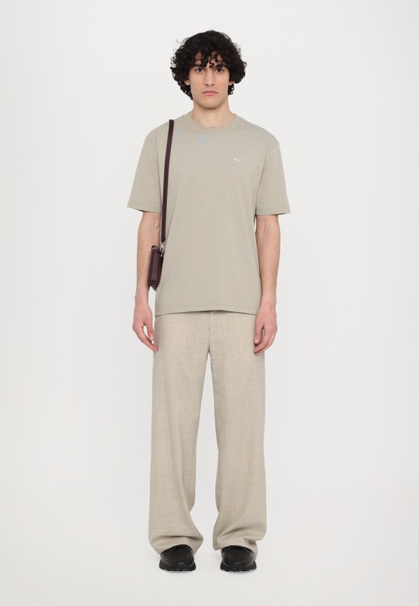 ADAM   - Basic T-shirt - beige4