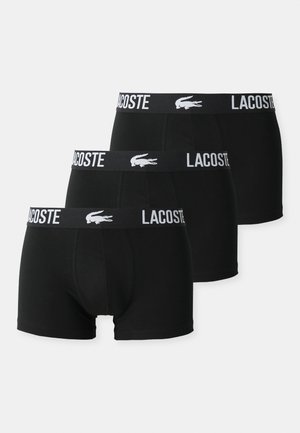 Set di tre boxer in cotone per uomo, neri, con un tessuto morbido, cintura elastica con il logo bianco "LACOSTE" e una vestibilità aderente.