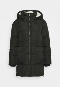 Musta toppatakki, jossa on kiristysnyörillinen huppu, etuvetoketju, kaksi sivutaskua ja karvavuorattu sisäpuoli. Takissa on vaakasuorat tikkaukset.