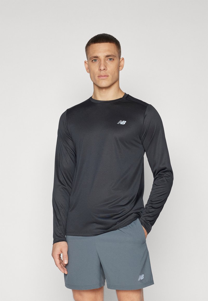 New Balance - SPORT ESSENTIALS LONG SLEEVE - Langarmshirt - black, Vergrößern