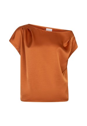 Rostorange Satinbluse mit kurzen Ärmeln, Bootsausschnitt und dezenten drapierten Falten im Schulterbereich.