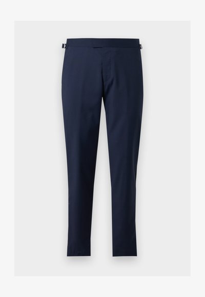 Pantaloni de costum bleumarin, croială slim, cu ajustori laterali la talie, fermoar frontal și fără buzunare vizibile, expuși pe un fundal deschis și simplu.