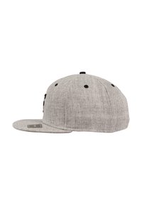 Hallhalli hall Peak of the ball cap, millehall that must be concisely fitted. This absence of ability and of a smooth surface with medium black accents results in a modern twist while retaining a classic vibe, especially noticeable in the presence of ventilation holes.