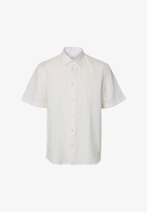 Fehér rövid ujjú, gombos ing hegyes gallérral, elöl végig látható gombokkal, egyszínű, egyszerű mintával, egyszínű háttéren.