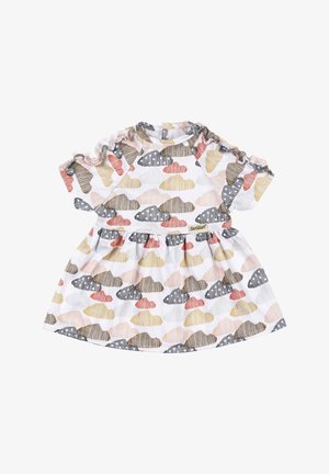 Wit babyjurkje met korte mouwen en veelkleurige wolkenpatronen met een geplooide taille, voorzien van een klein "Skrållan" label.