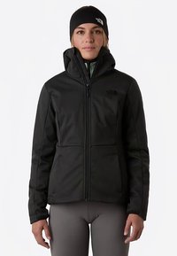 Czarna kurtka z kapturem, wykonana z miękkiej, elastycznej tkaniny, zapinana na zamek, z bocznymi kieszeniami. Na lewej górnej części klatki piersiowej znajduje się logo.