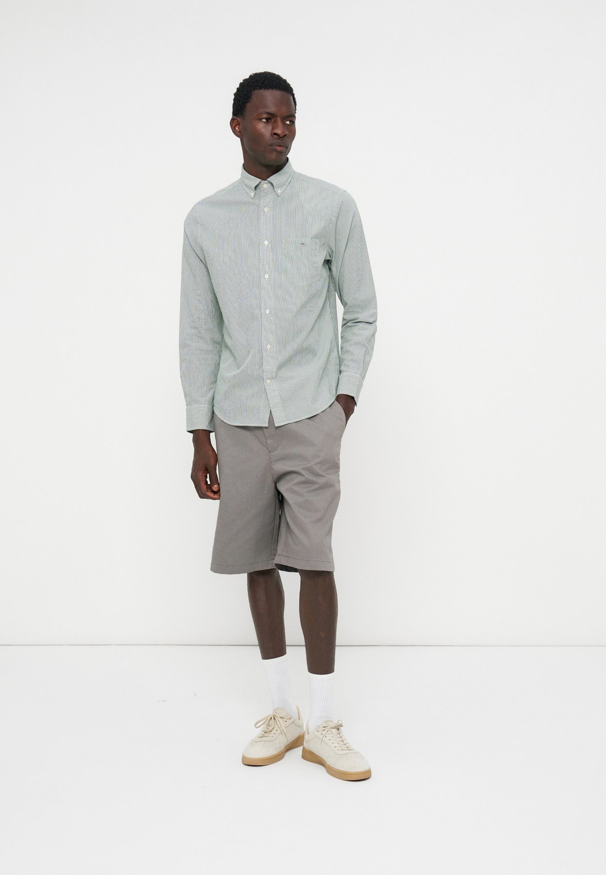 REGULAR FIT