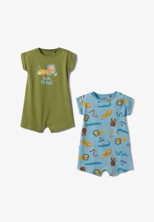 Zwei Baby-Strampler; einer in Olivgrün mit Löwenmotiv und dem Text "Born To Rule", der andere in Hellblau mit Dschungeltieren und dem Schriftzug "life in the jungle".