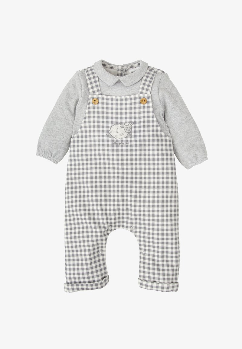 Overol a cuadros grises con una blusa de manga larga suave en gris. Presenta un bordado de oveja y botones de madera en las tirantes.