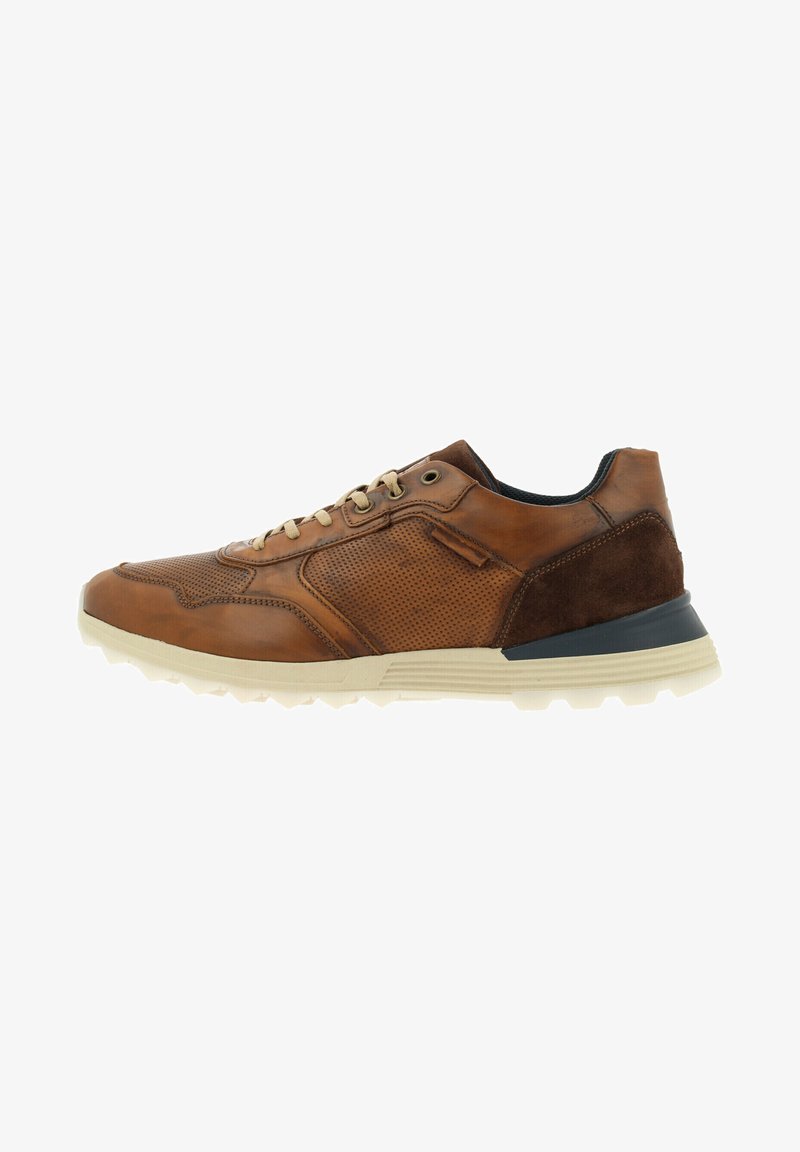 Braune Ledersneaker mit strukturiertem Obermaterial, durchbrochenen Akzenten, beiger Sohle und schwarzem Absatz. Verfügt über runde Schnürsenkel und kontrastierende Designelemente.