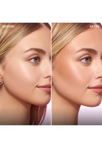 Zij-aan-zij vergelijking van een gezicht dat de huidtextuur toont. Links: natuurlijke huidskleur. Rechts: verbeterde glans met opgelichte wangen en een soepele textuur.