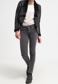 Dorothy Perkins Mezisezónní bunda  - black